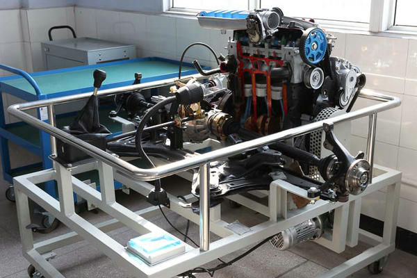 汽車發(fā)動機(jī)拆裝實(shí)訓(xùn)室