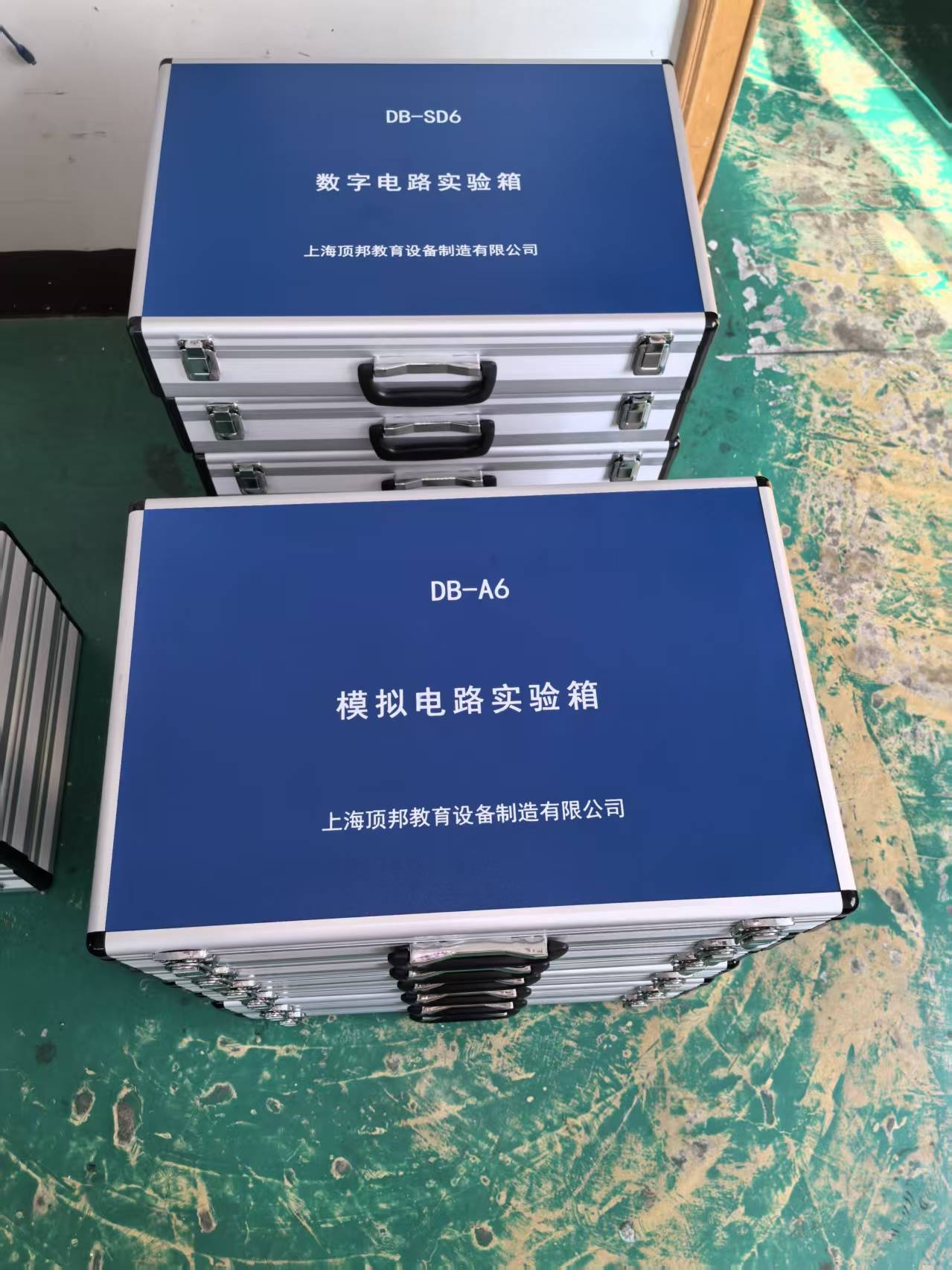 實(shí)驗(yàn)箱